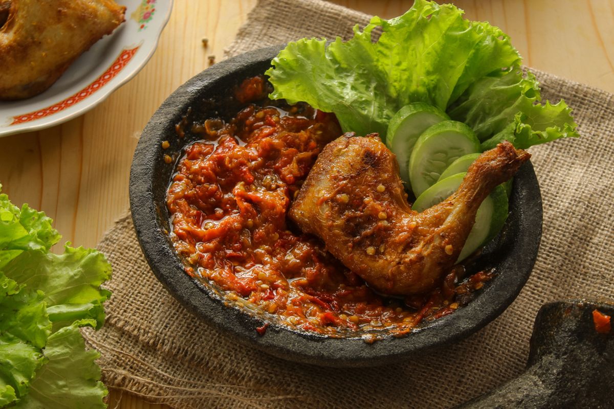 Rasa Klasik, Ayam Penyet Sambal Terasi Bikin Rindu Rumah
